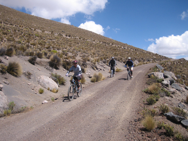 Portada de Descenso en bicicleta por el volcán Chachani