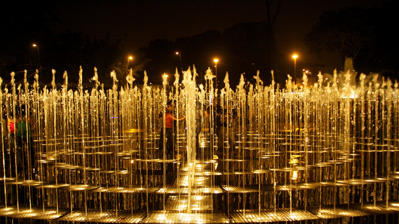 Foto 1 de Lima Illuminated & the Magical Water Circuit